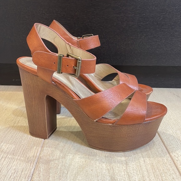 Qupid Brown Leather Platform Heels - Picture 2 of 2